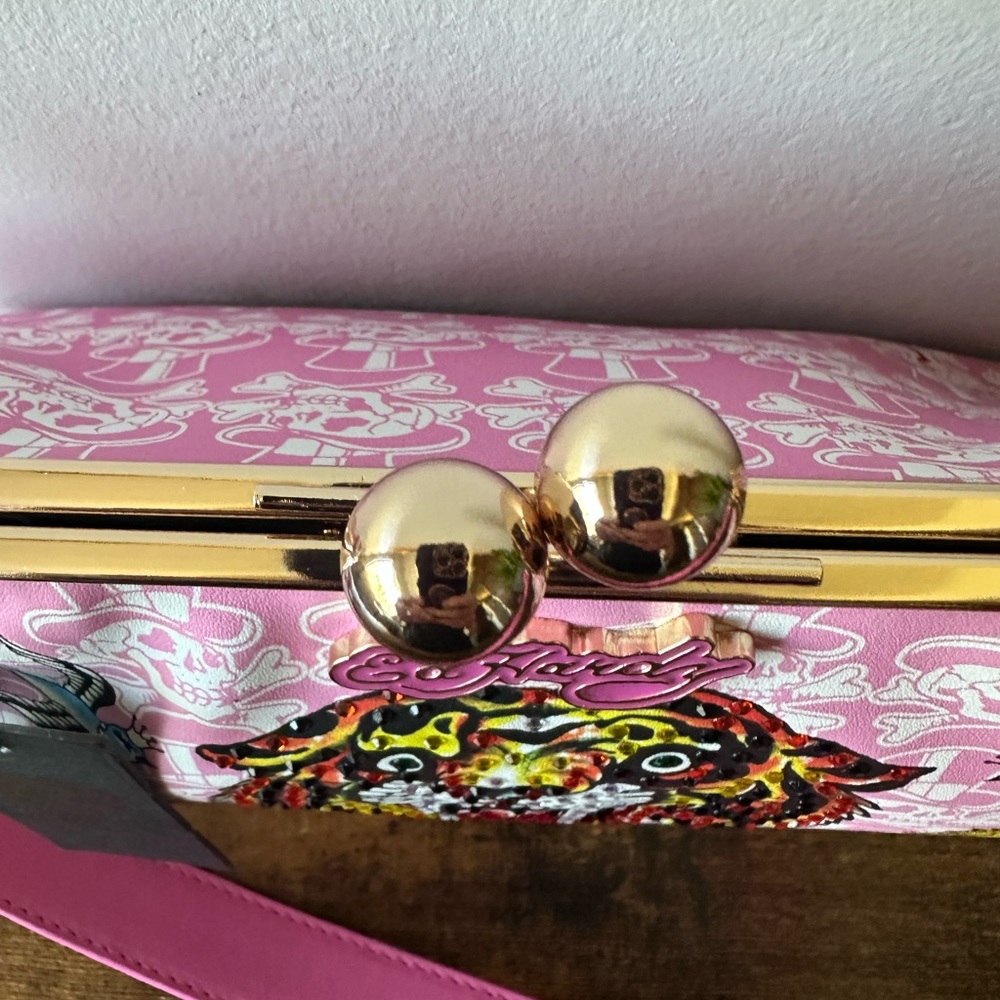 Ed Hardy Pink & Gold Graphic Clutch Handbag w/ Rhinestone Tiger & Kiss Lock NWT - Picture 5 of 9